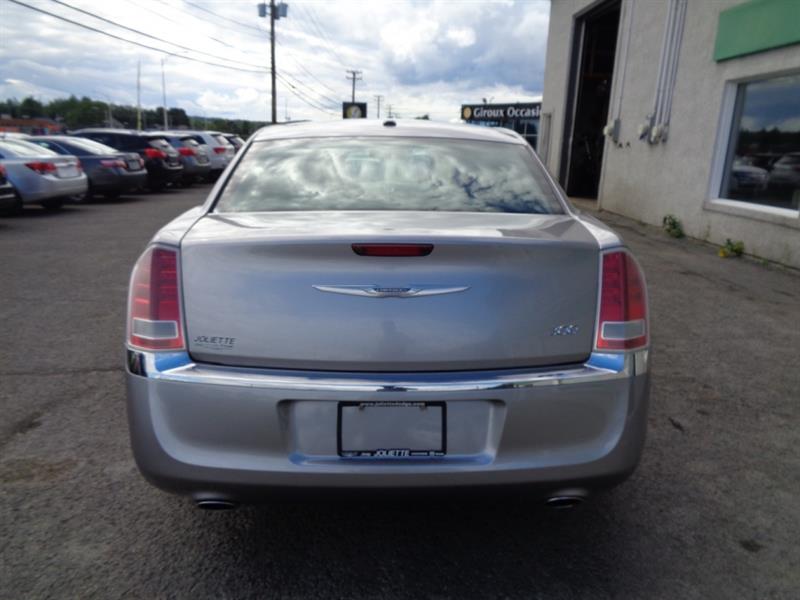 Chrysler 300 3