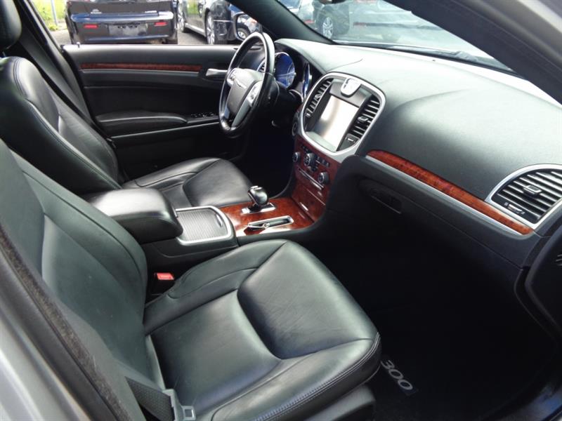 Chrysler 300 8