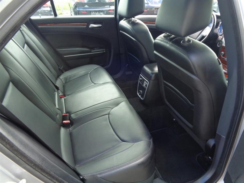 Chrysler 300 9