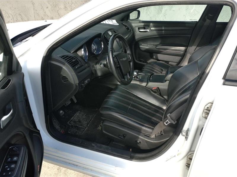 Chrysler 300 8