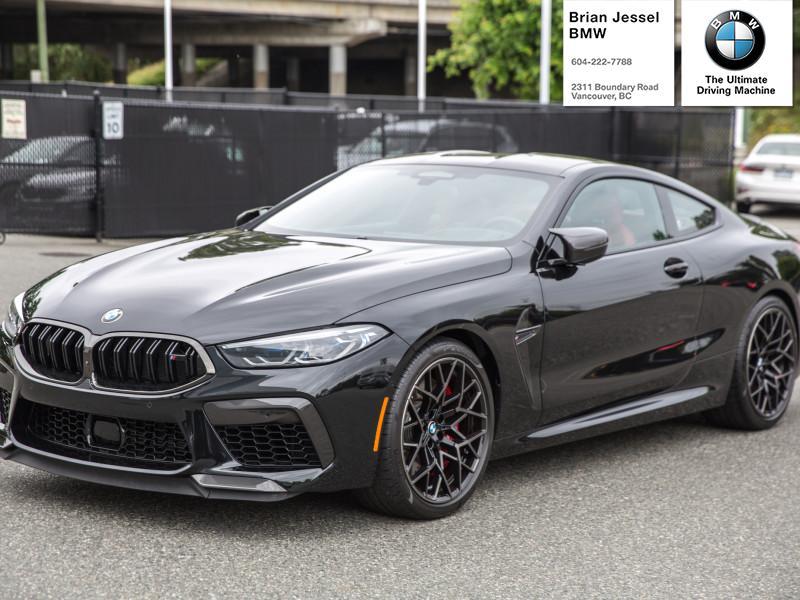 2022 BMW M8
